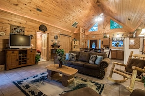 Smart-TV, Kamin, DVD-Player