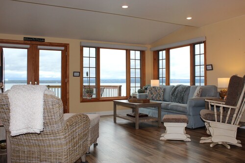 Beautiful Views, Sunrises, Pet Friendly, Comfortable!