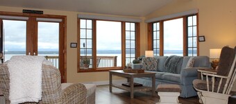 Beautiful Views, Sunrises, Pet Friendly, Comfortable!