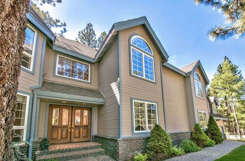 3800 SF 7BR / 4. 5BA Chateau - kylpytynnyri, pingispöytä / biljardipöytä, foosball, kaasugrilli