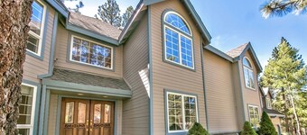 Huge 7BR/4.5BA - Hot Tub, Ping Pong/Pool Table, Arcade, Gas BBQ