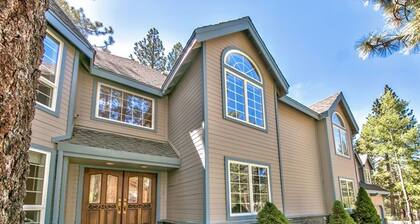 Huge 7BR/4.5BA - Hot Tub, Ping Pong/Pool Table, Arcade, Gas BBQ