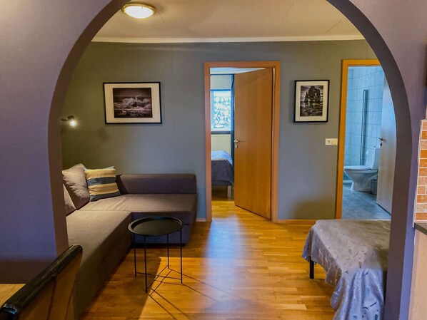 1 bedroom, WiFi, bed sheets - Spacious One-Bedroom Apartment (Eyrarbakki)