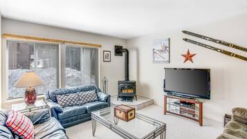 TV, fireplace, DVD player, table tennis