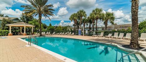 Piscine extérieure, piscine chauffée