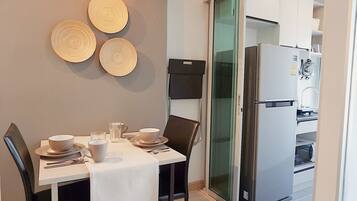 1 Bedroom | In-room dining