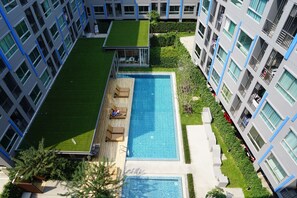Outdoor pool - The Kith Plus Sukhumvit 113 (Samut Prakan)