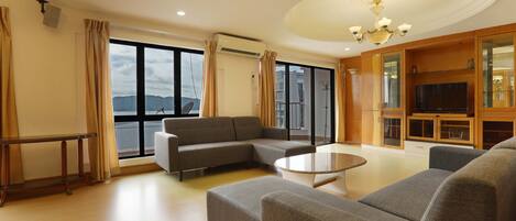 Comfort Penthouse, 5 Bedrooms | Living area | Flat-screen TV