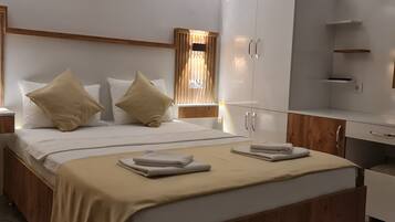 Standard-Doppelzimmer | Bügeleisen/Bügelbrett, kostenloses WLAN, Bettwäsche