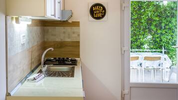 Comfort-Apartment, 2 Schlafzimmer, Terrasse, Meerblick | Eigene Küche | Kühlschrank, Herdplatte, Kochgeschirr/Geschirr/Besteck