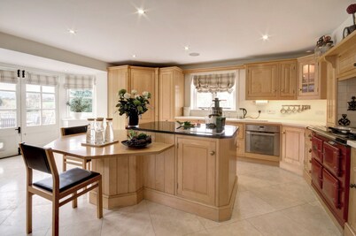Stunning BIG COTSWOLD COTTAGE + Annexe sleeps 16