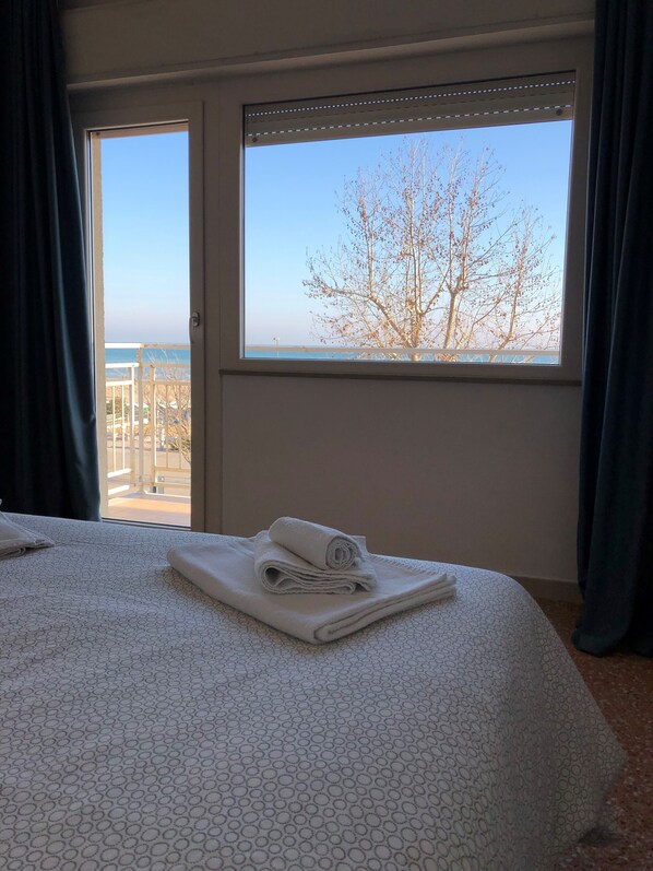 Comfort-Vierbettzimmer, Balkon, Meerseite | Ausblick vom Zimmer