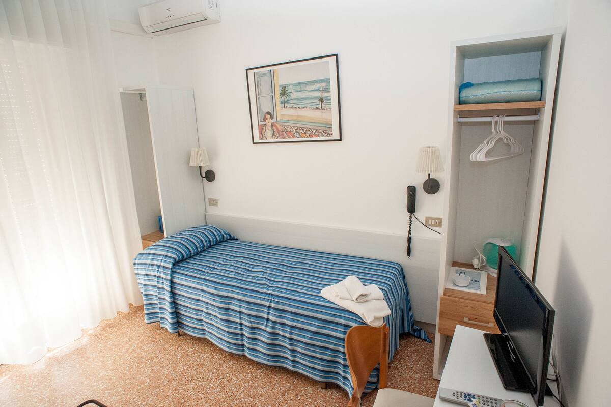 Comfort Single Room
