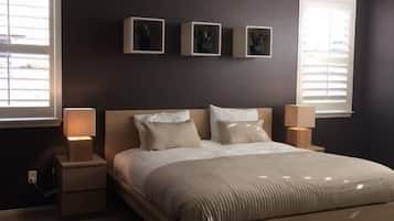 Deluxe House, 3 Bedrooms | 1 bedroom, premium bedding, down comforters, desk