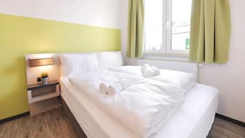 Desk, soundproofing, free WiFi, bed sheets