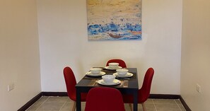 Family Apartment | In-room dining
