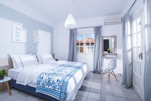 Familie appartement, 1 slaapkamer, kitchenette, aan het zwembad | 1 slaapkamer, een kluis op de kamer, een bureau