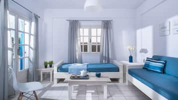 Perhehuoneisto, 1 makuuhuone, keittotila, uima-altaan luona | Oleskelualue | 32–tuumainen LCD-televisio, jossa satelliittikanavat