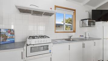 Deluxe Cottage, 2 Bedrooms | Free WiFi, bed sheets