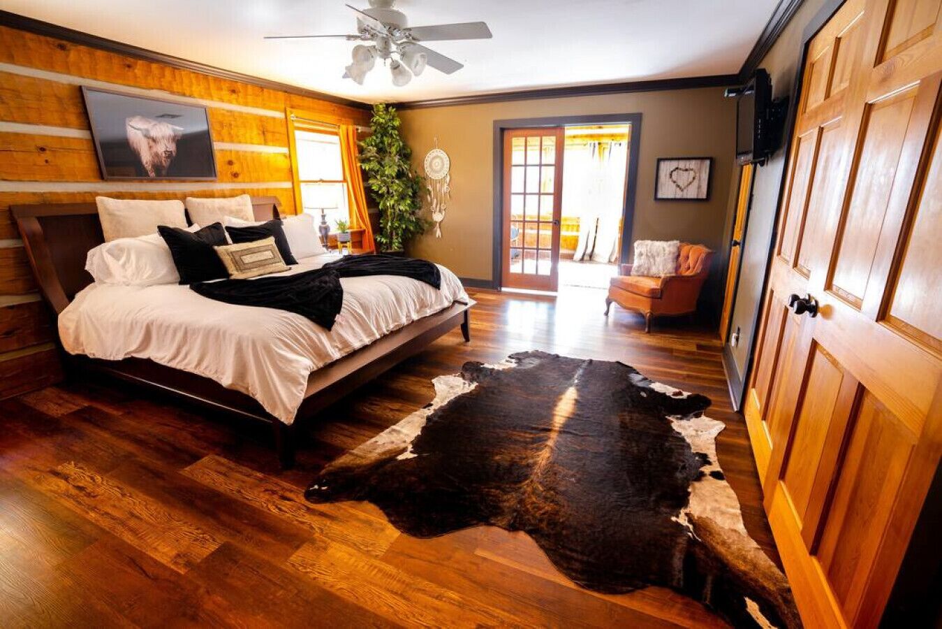 5 bedrooms, desk, iron/ironing board, free WiFi