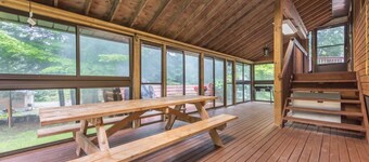 Crystal Palace Cottage, Kawartha Lakes