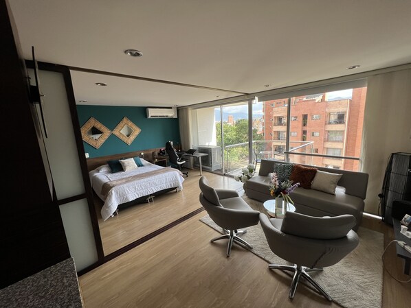 1 quarto, espaço de trabalho para notebook