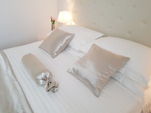 2 Schlafzimmer, Schreibtisch, Bügeleisen/Bügelbrett