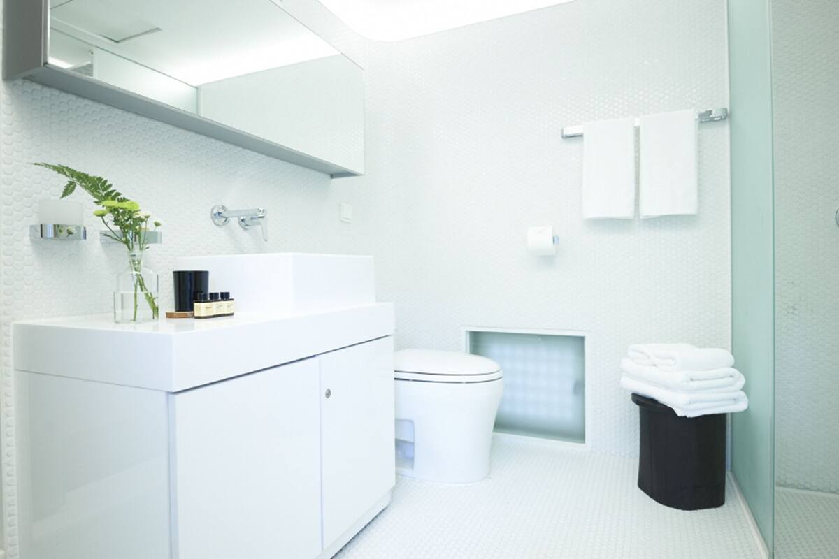 palhoidangjaesa | bathroom | shower, free toiletries, hair dryer, towels