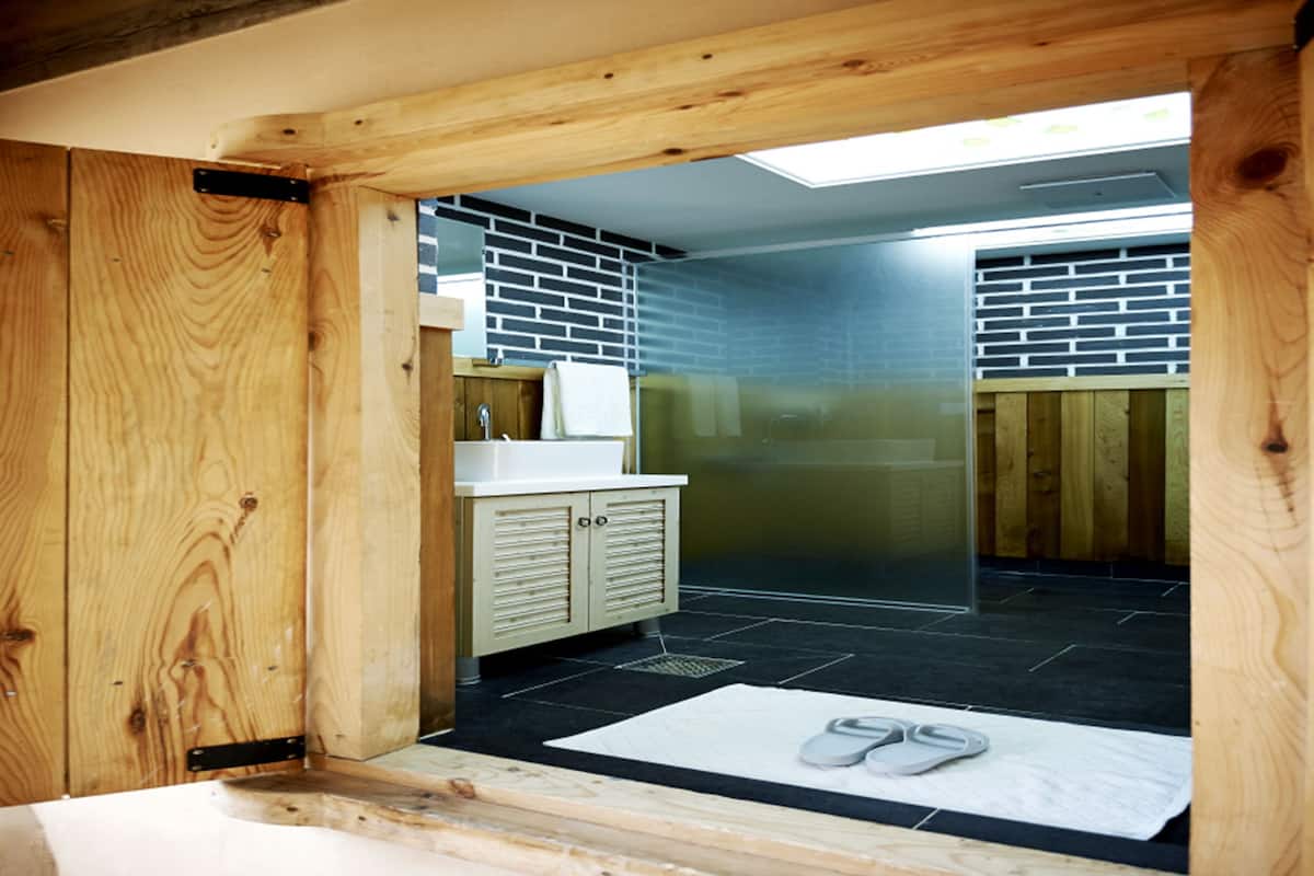 gyenam house (middle-sized room) | bathroom | shower, free toiletries, hair dryer, towels