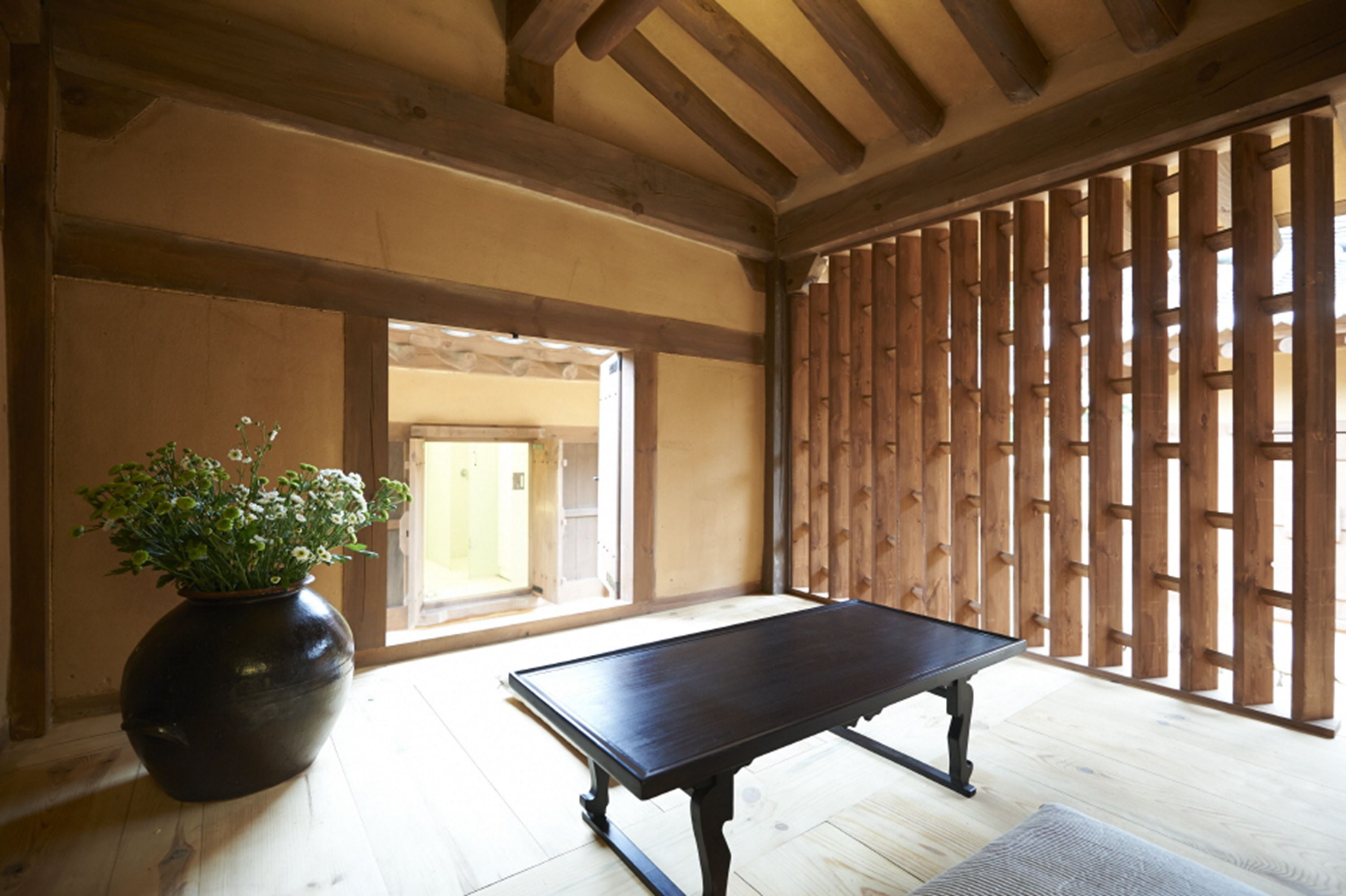 palhoidangjaesa | living area | tv, heated floors