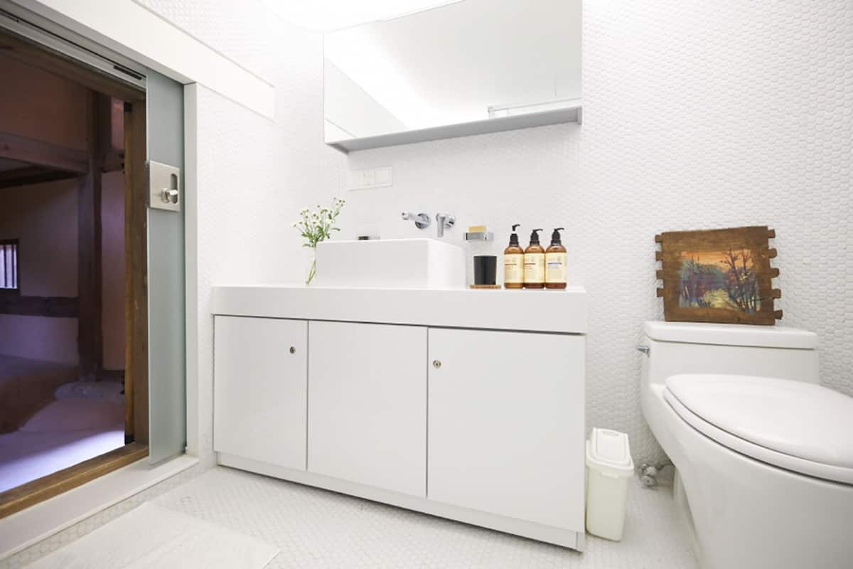 gamdongjaesa | bathroom | shower, free toiletries, hair dryer, towels