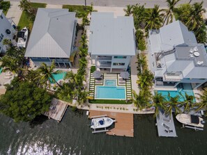 Exterior - Anna Maria Island Waterfront house with private pool, spa, elevator and dock (Anna Maria Island)