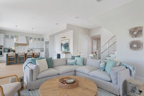 Smart TV, fireplace, ping pong, books - Anna Maria Island Waterfront house with private pool, spa, elevator and dock (Anna Maria Island)