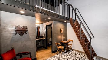 Standard Suite, 1 King Bed | In-room safe, soundproofing, iron/ironing board, free WiFi