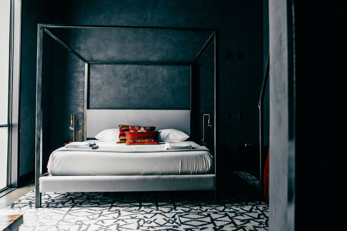 Suíte standard, 1 cama King | Cofres nos quartos, quartos à prova de som