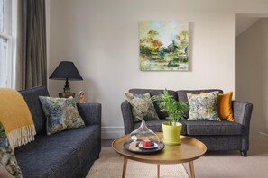 Flat-screen TV, DVD player - Andelin Guest House (Auckland)