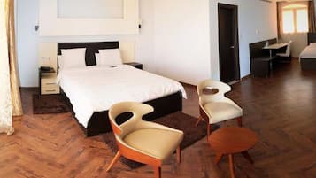 迷你吧、特色装修、特色家居、办公桌