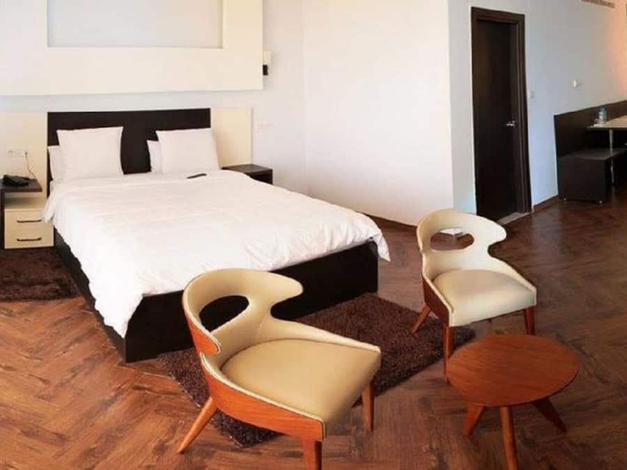 Minibar, individually decorated, individually furnished, desk