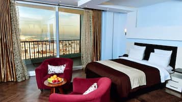 Minibar, individually decorated, individually furnished, desk