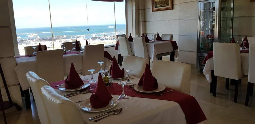 Breakfast, lunch, dinner served; local and international cuisine 