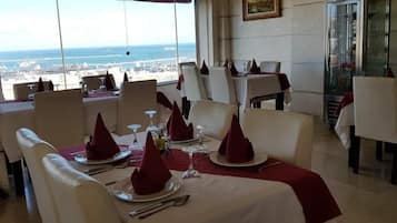 Breakfast, lunch, dinner served; local and international cuisine