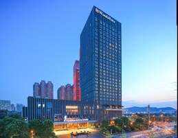 A szálláshely homlokzata – este/éjszaka