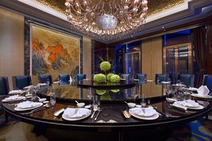 2 restaurants; breakfast, lunch, and dinner served - Wanda Vista Changsha (Changsha)