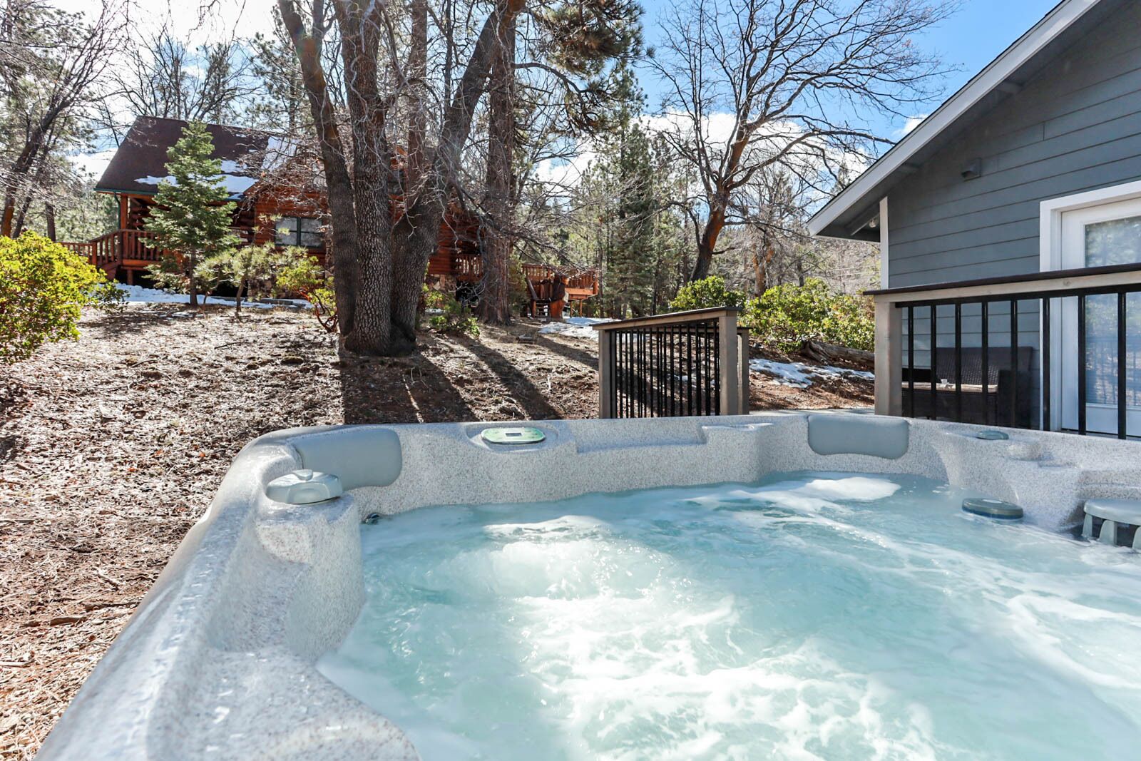 Mountain Modern Big Bear~Walk to Village-Hot Tub