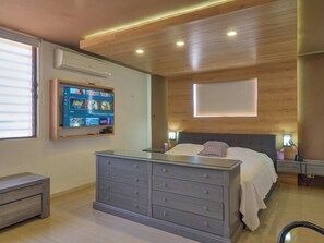 4 bedrooms, desk, iron/ironing board, WiFi