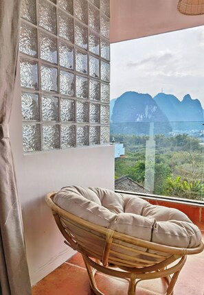Elite Room, 1 Queen Bed | Blackout drapes, iron/ironing board, free WiFi, bed sheets - Riverside Retreat Hotel (Guilin)
