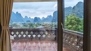 Elite Twin Room, Multiple Beds | Blackout curtains, iron/ironing board, free WiFi, bed sheets