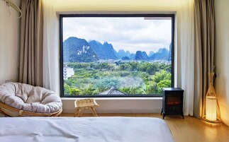 Cortinas blackout, tabla de planchar con plancha y wifi gratis 