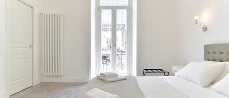 3 bedrooms, in-room safe, iron/ironing board, free WiFi