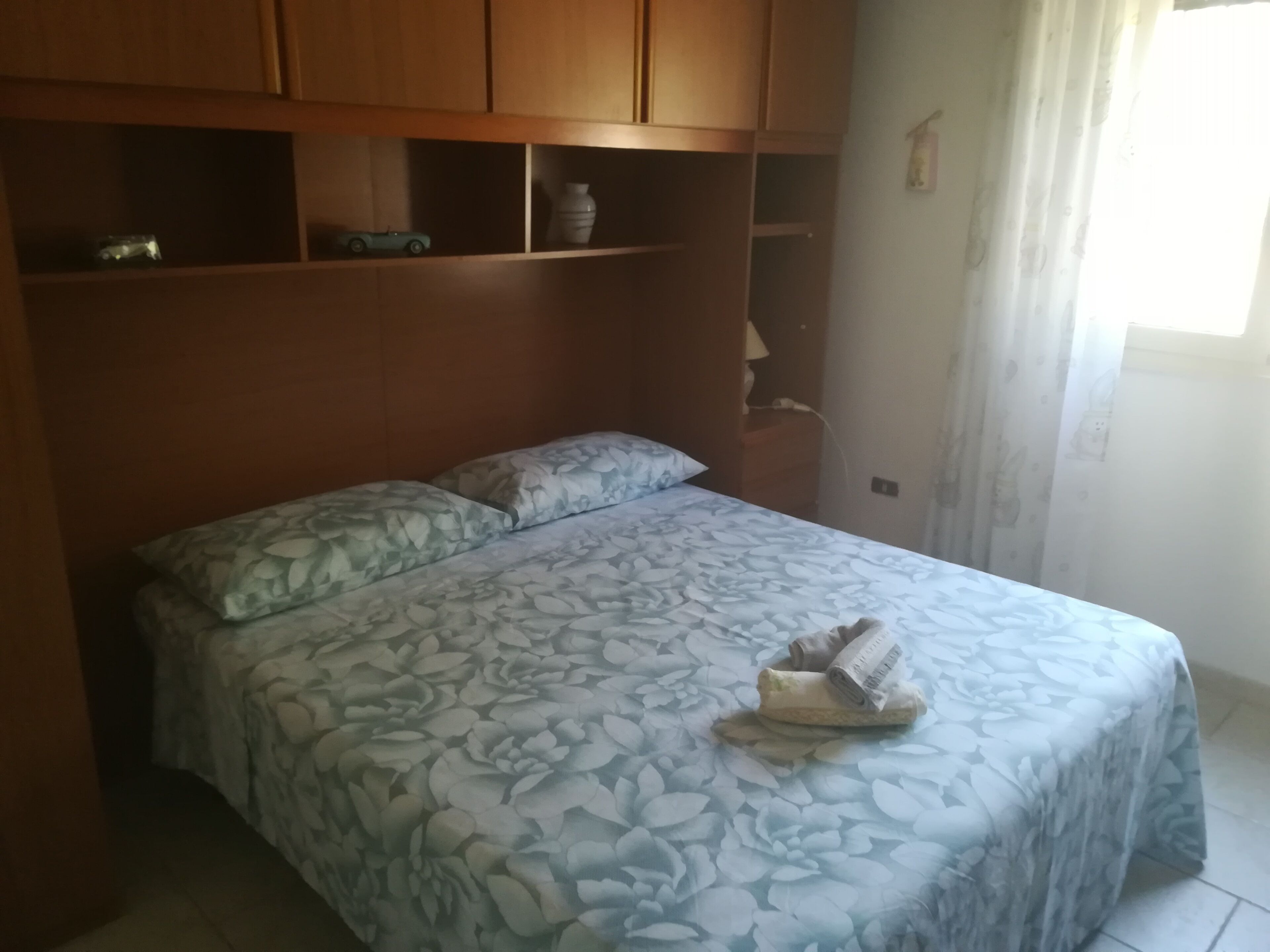 5 Schlafzimmer, Schreibtisch, Bügeleisen/Bügelbrett, Reisekinderbett